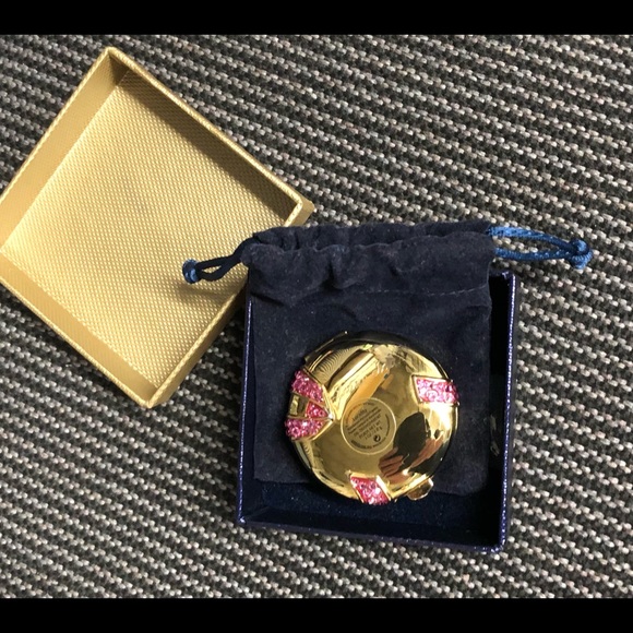 Estēe Lauder 2005 Red Ribbon Compact, Rare and in Great Condition, Box, Bag, inc - Picture 6 of 8
